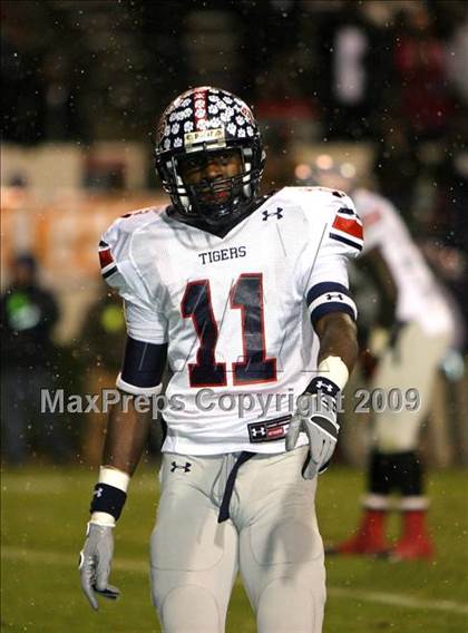 Thumbnail 1 in Oak Grove vs. South Panola (MHSAA Class 6A Final) photogallery.