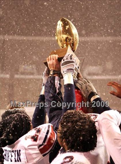 Thumbnail 1 in Oak Grove vs. South Panola (MHSAA Class 6A Final) photogallery.