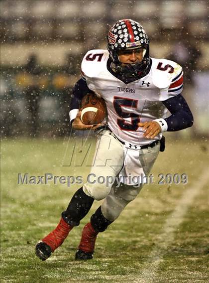 Thumbnail 1 in Oak Grove vs. South Panola (MHSAA Class 6A Final) photogallery.