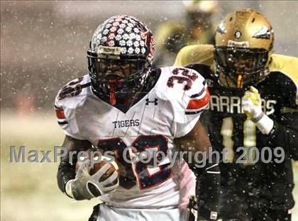 Thumbnail 3 in Oak Grove vs. South Panola (MHSAA Class 6A Final) photogallery.