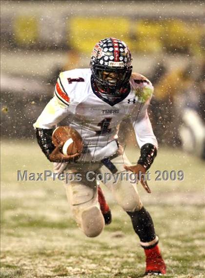 Thumbnail 2 in Oak Grove vs. South Panola (MHSAA Class 6A Final) photogallery.