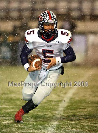 Thumbnail 3 in Oak Grove vs. South Panola (MHSAA Class 6A Final) photogallery.