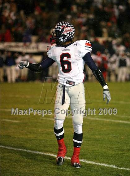 Thumbnail 1 in Oak Grove vs. South Panola (MHSAA Class 6A Final) photogallery.