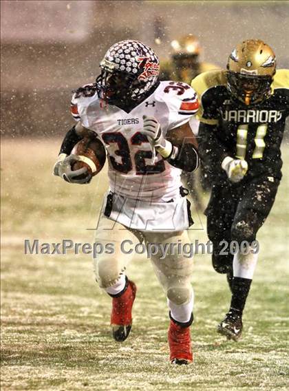 Thumbnail 1 in Oak Grove vs. South Panola (MHSAA Class 6A Final) photogallery.