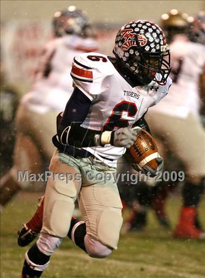 Thumbnail 1 in Oak Grove vs. South Panola (MHSAA Class 6A Final) photogallery.