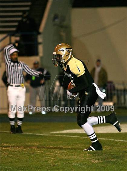 Thumbnail 2 in Oak Grove vs. South Panola (MHSAA Class 6A Final) photogallery.