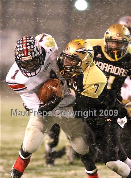 Thumbnail 2 in Oak Grove vs. South Panola (MHSAA Class 6A Final) photogallery.