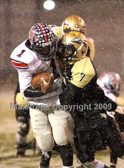 Thumbnail 1 in Oak Grove vs. South Panola (MHSAA Class 6A Final) photogallery.