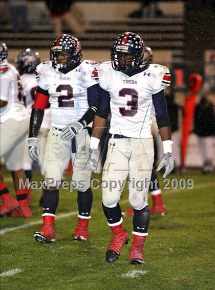 Thumbnail 1 in Oak Grove vs. South Panola (MHSAA Class 6A Final) photogallery.