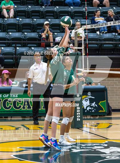 Thumbnail 3 in FR: Buna @ East Chambers photogallery.