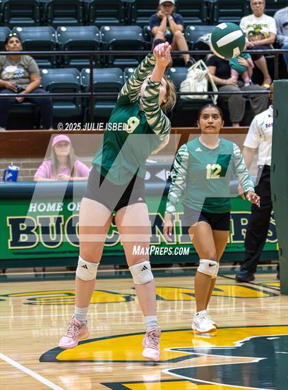 Thumbnail 2 in FR: Buna @ East Chambers photogallery.