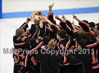 Thumbnail 2 in Watertown/Pomperaug vs. Staples/Weston/Shelton (CIAC Division 3 Final) photogallery.