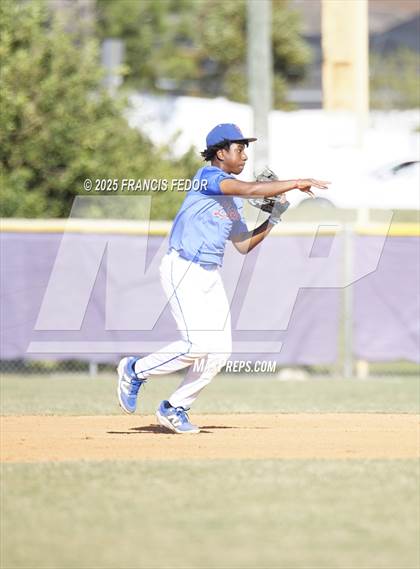 Thumbnail 3 in King @ Lennard (Saladino) photogallery.