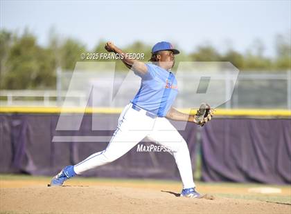 Thumbnail 2 in King @ Lennard (Saladino) photogallery.