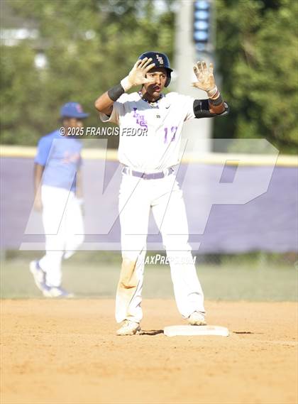 Thumbnail 1 in King @ Lennard (Saladino) photogallery.