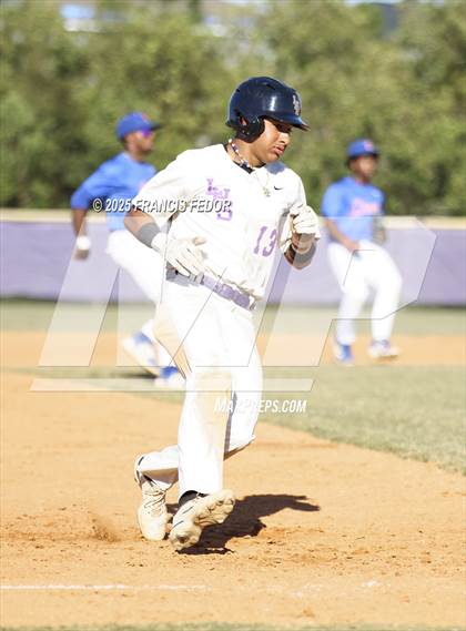 Thumbnail 1 in King @ Lennard (Saladino) photogallery.