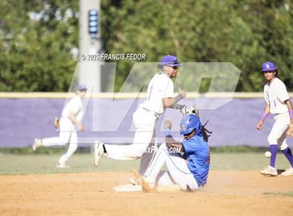 Thumbnail 3 in King @ Lennard (Saladino) photogallery.