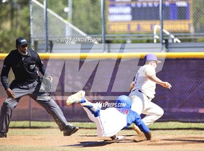Thumbnail 3 in King @ Lennard (Saladino) photogallery.