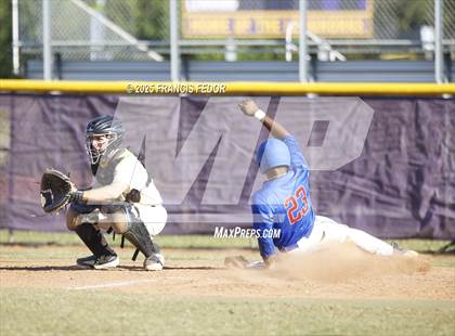 Thumbnail 3 in King @ Lennard (Saladino) photogallery.