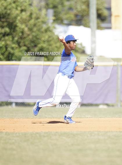 Thumbnail 2 in King @ Lennard (Saladino) photogallery.