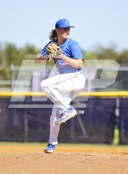 Thumbnail 3 in King @ Lennard (Saladino) photogallery.