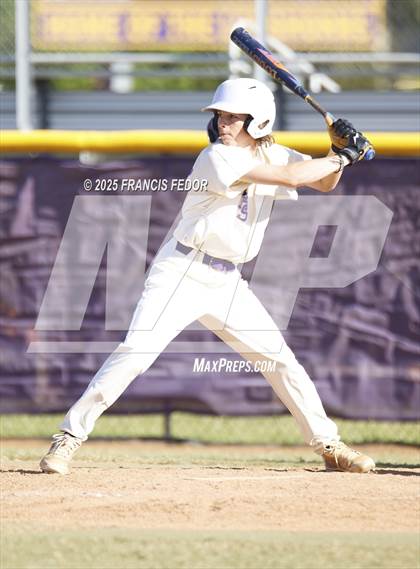 Thumbnail 3 in King @ Lennard (Saladino) photogallery.