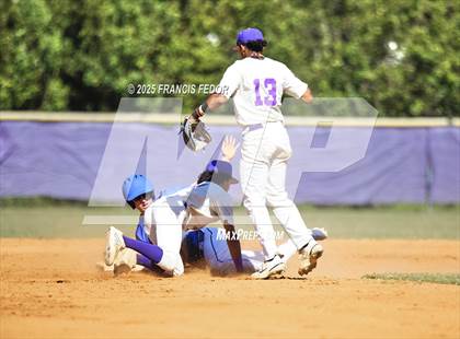 Thumbnail 3 in King @ Lennard (Saladino) photogallery.