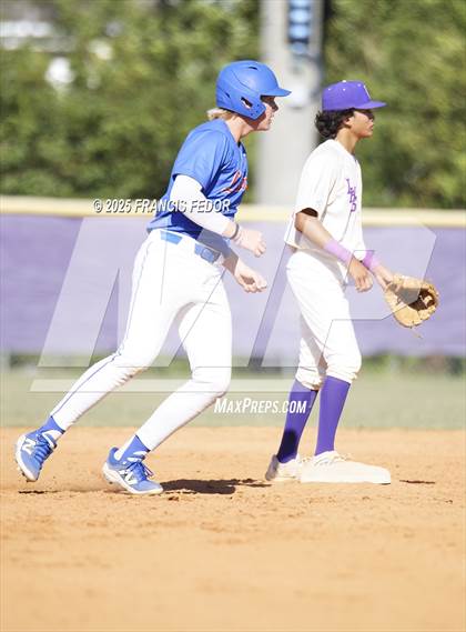 Thumbnail 3 in King @ Lennard (Saladino) photogallery.