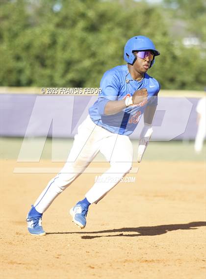 Thumbnail 2 in King @ Lennard (Saladino) photogallery.
