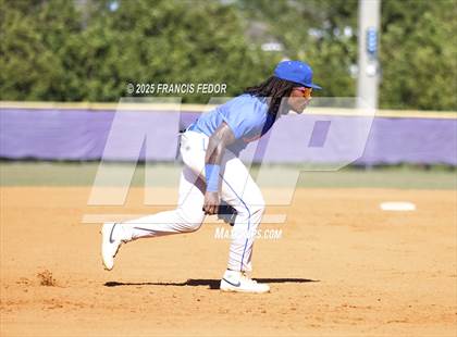 Thumbnail 2 in King @ Lennard (Saladino) photogallery.