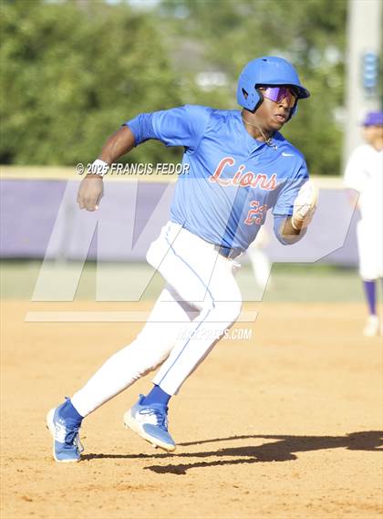 Thumbnail 3 in King @ Lennard (Saladino) photogallery.