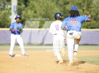 Thumbnail 3 in King @ Lennard (Saladino) photogallery.