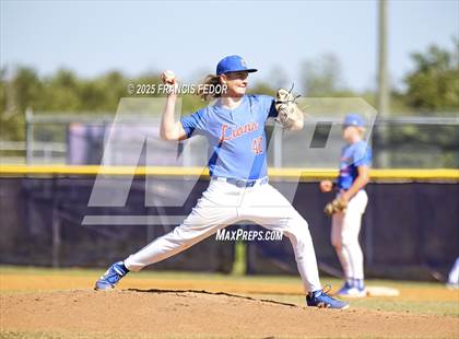 Thumbnail 1 in King @ Lennard (Saladino) photogallery.