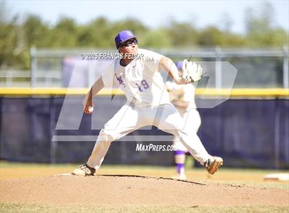 Thumbnail 3 in King @ Lennard (Saladino) photogallery.