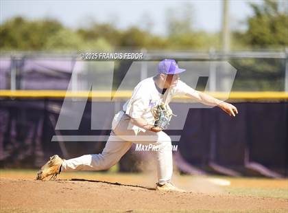 Thumbnail 3 in King @ Lennard (Saladino) photogallery.