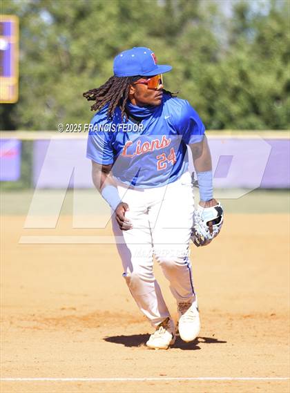 Thumbnail 2 in King @ Lennard (Saladino) photogallery.