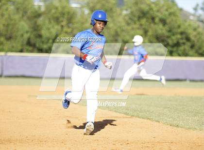 Thumbnail 3 in King @ Lennard (Saladino) photogallery.