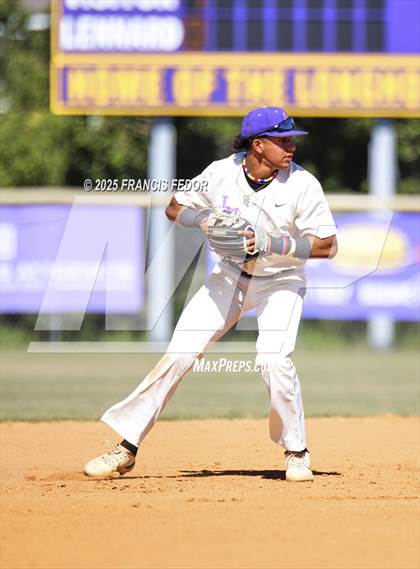 Thumbnail 1 in King @ Lennard (Saladino) photogallery.