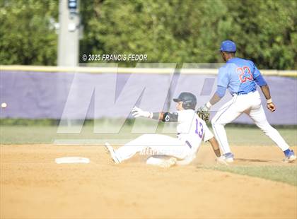 Thumbnail 1 in King @ Lennard (Saladino) photogallery.