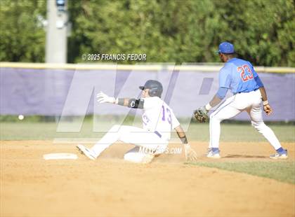 Thumbnail 2 in King @ Lennard (Saladino) photogallery.