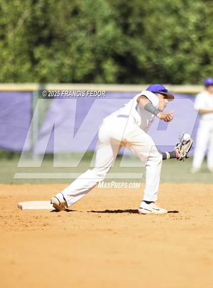 Thumbnail 3 in King @ Lennard (Saladino) photogallery.