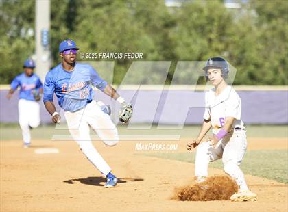 Thumbnail 2 in King @ Lennard (Saladino) photogallery.