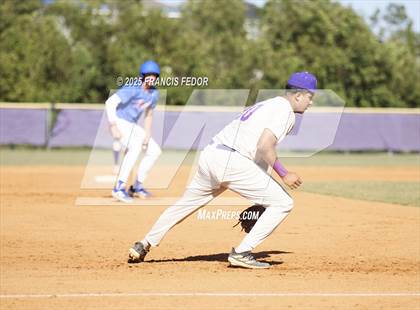 Thumbnail 1 in King @ Lennard (Saladino) photogallery.