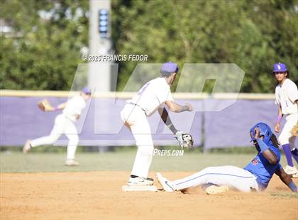 Thumbnail 1 in King @ Lennard (Saladino) photogallery.