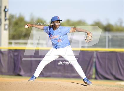 Thumbnail 3 in King @ Lennard (Saladino) photogallery.