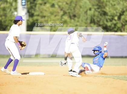 Thumbnail 1 in King @ Lennard (Saladino) photogallery.
