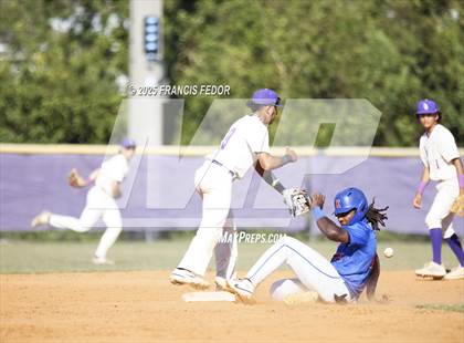 Thumbnail 2 in King @ Lennard (Saladino) photogallery.