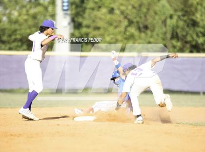Thumbnail 2 in King @ Lennard (Saladino) photogallery.