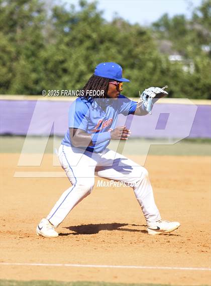 Thumbnail 3 in King @ Lennard (Saladino) photogallery.