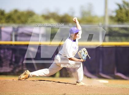 Thumbnail 2 in King @ Lennard (Saladino) photogallery.